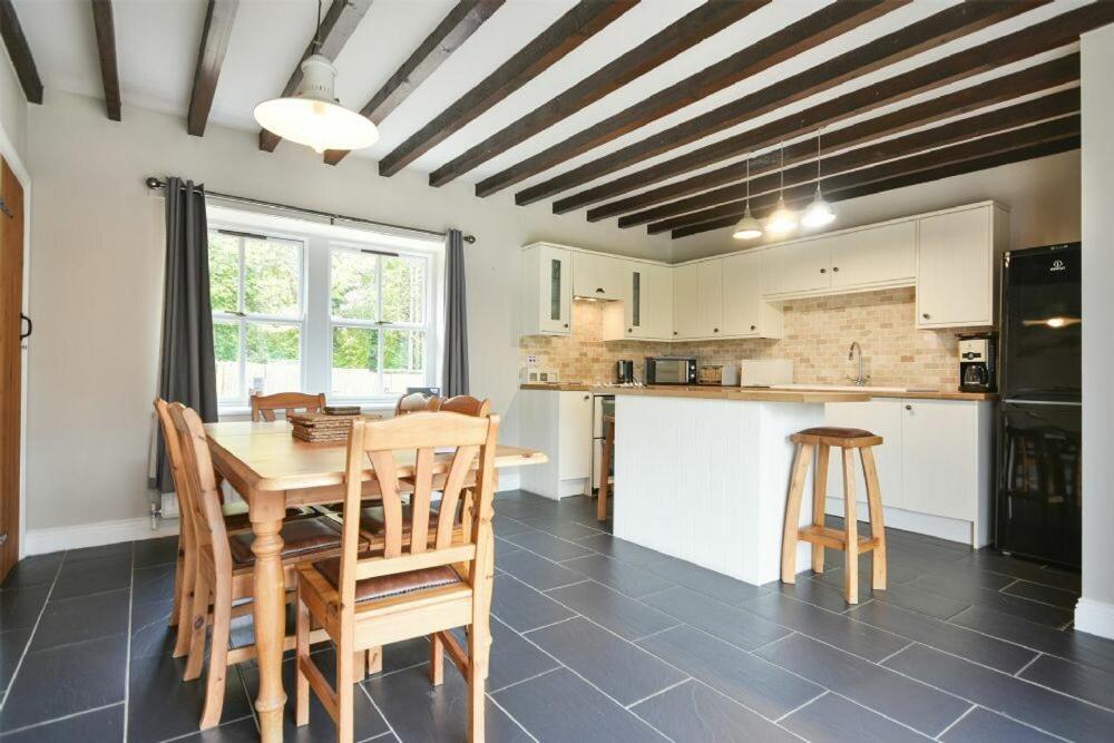 Bullfinch Vila Lucker Exterior foto